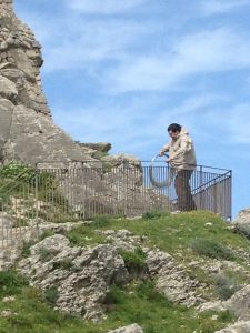 Gabriele "Asbesto" Zaverio lining iron wire for transforming montalbano Castle into an antenna, in the most extreme of the wind condition on April the 4th..